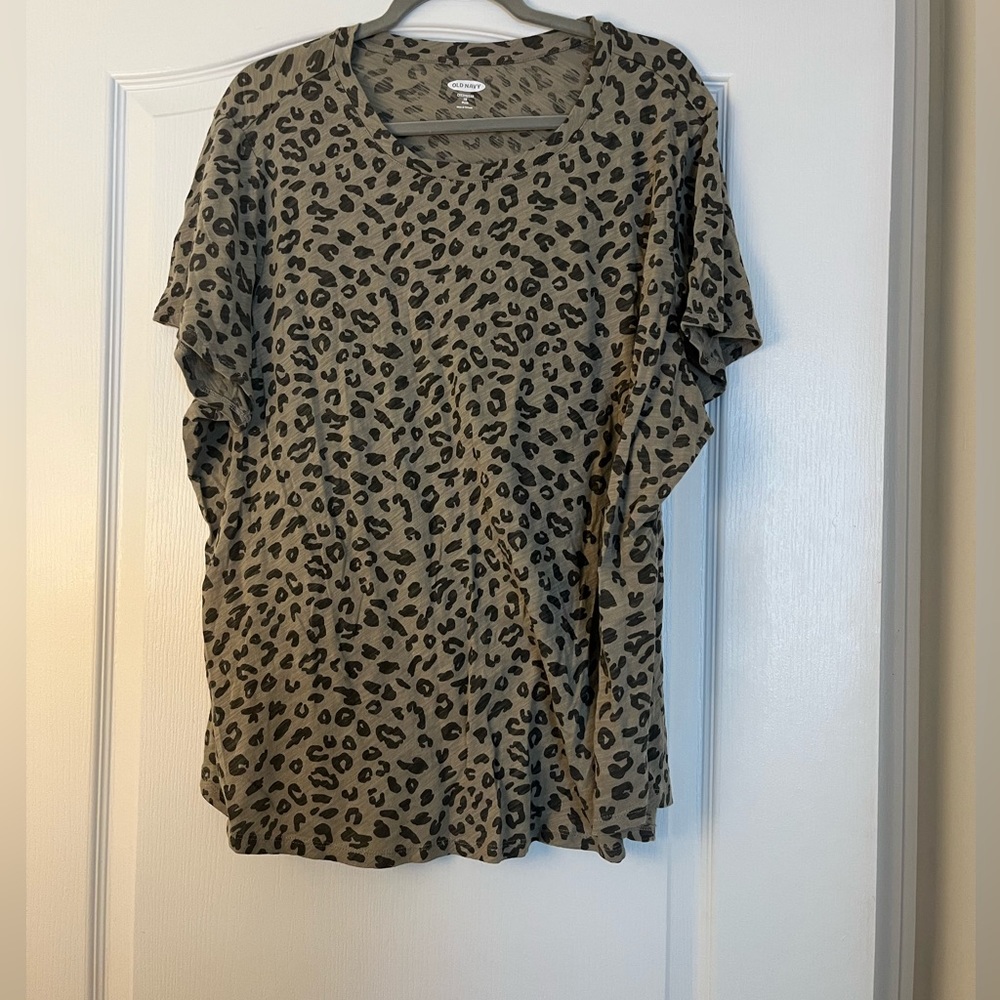 Women's Cheetah Print Tee Shirt NWOT